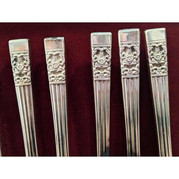 *VINTAGE QE CORONATION! SILVER PLATE FLATWARE/SILVERWARE, RARE, HTF SERVICE 8!* - Picture 3 of 9